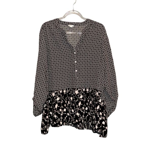 Cato Geometric Black & White Long Tops Blouse Floral bottom 26/28W 2X - Picture 1 of 4